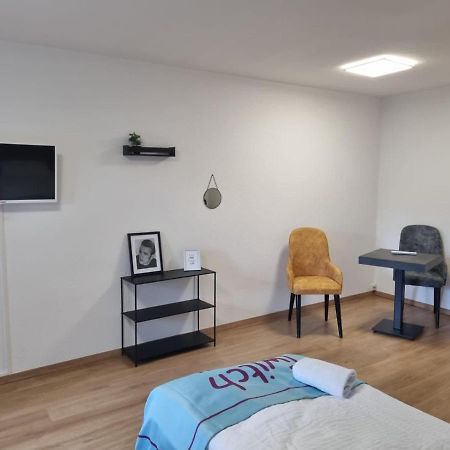 Twitch Apartments Ахим Экстерьер фото